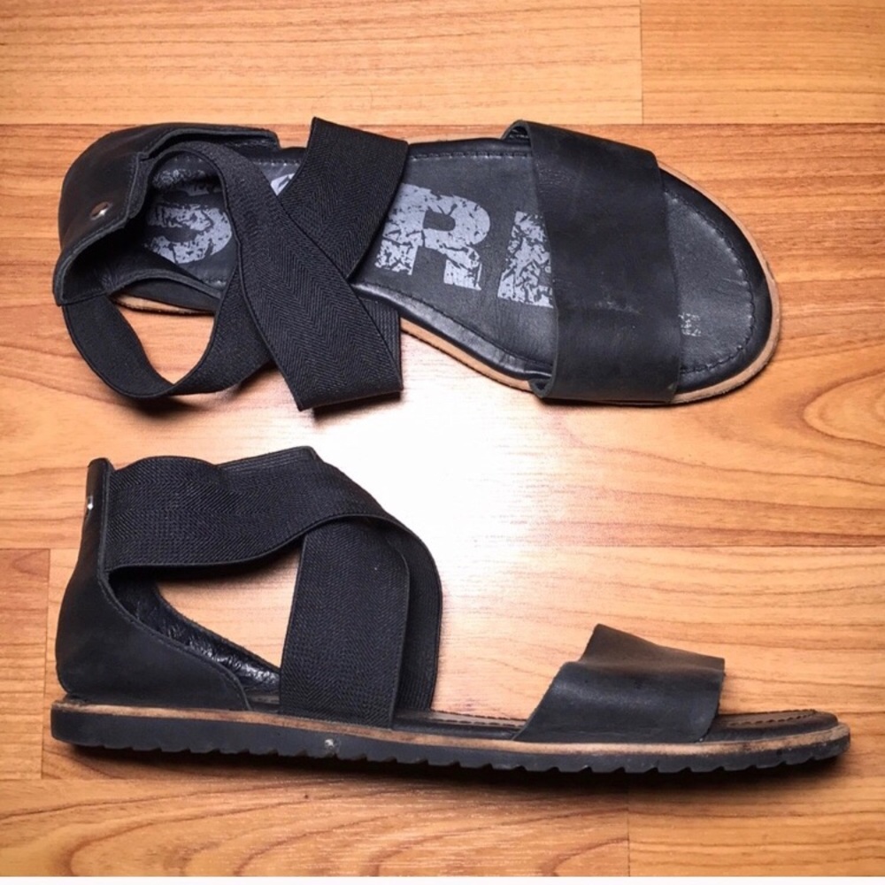 Sorel elastric strap sandals